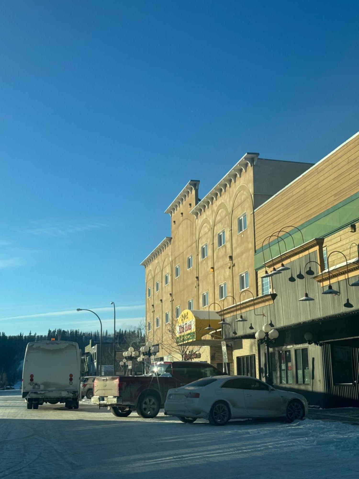 Elite Hotel -Downtown Center- "Ski & Northern Light Tour" "Hot Spring Tour "Long-Term Stay" Whitehorse Zewnętrze zdjęcie